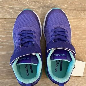 BNWT SAUCONY girls sneakers size 13.5